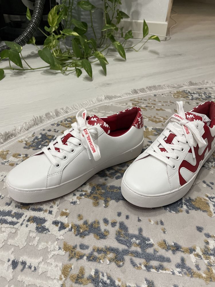 Майкл корс 40 р