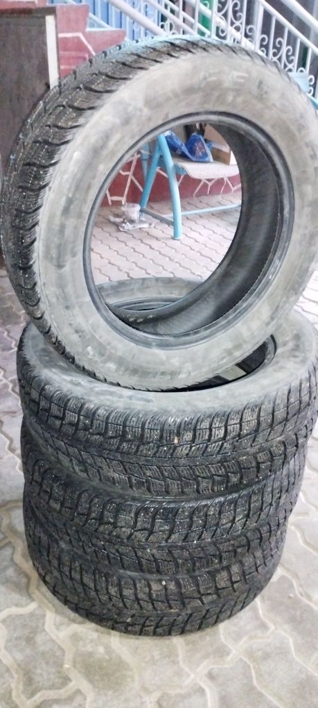 Продам комплект зимней резины