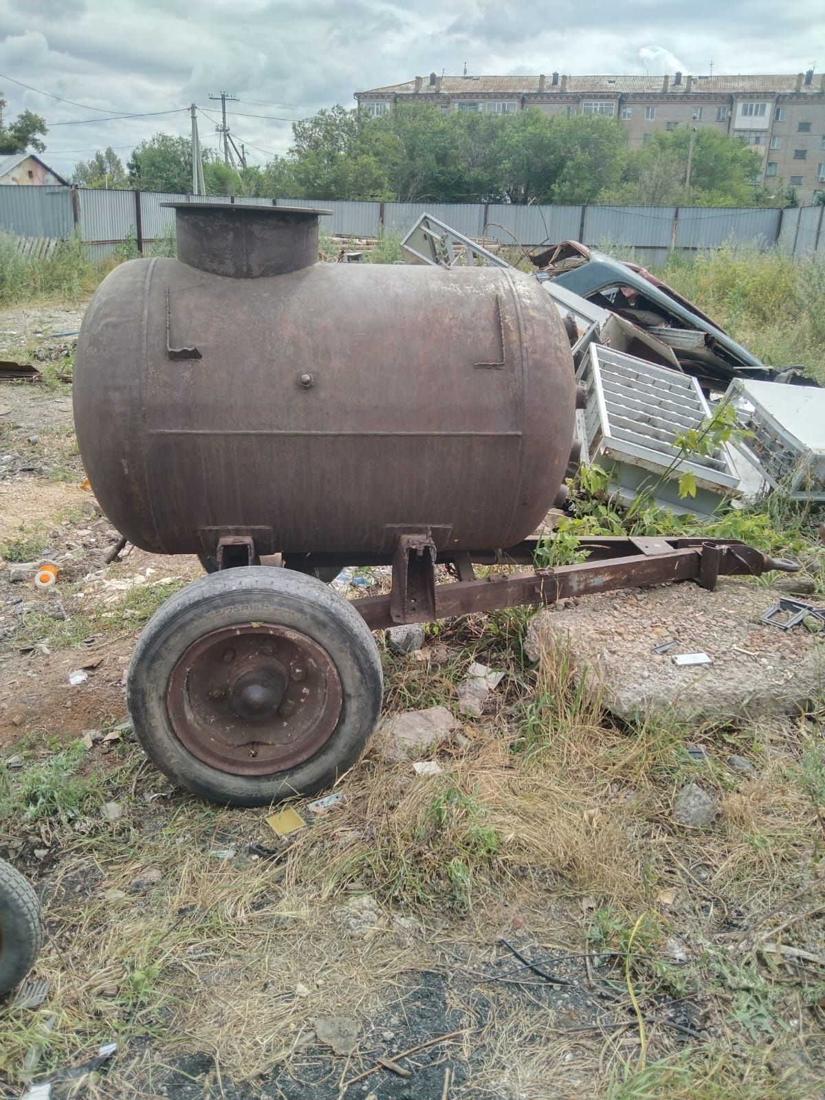 Бочка на прицепе