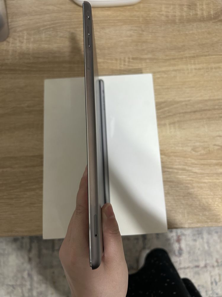 Продаю Ipad air 1