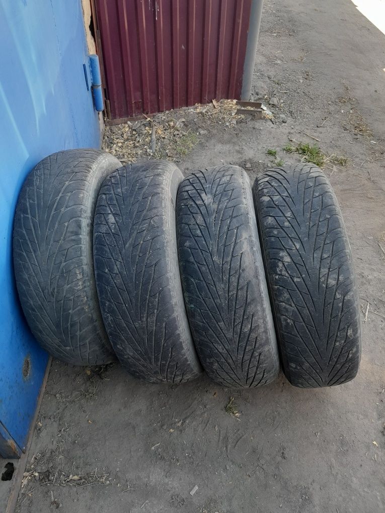 Продам Покрышки на кроссовер или ниву.