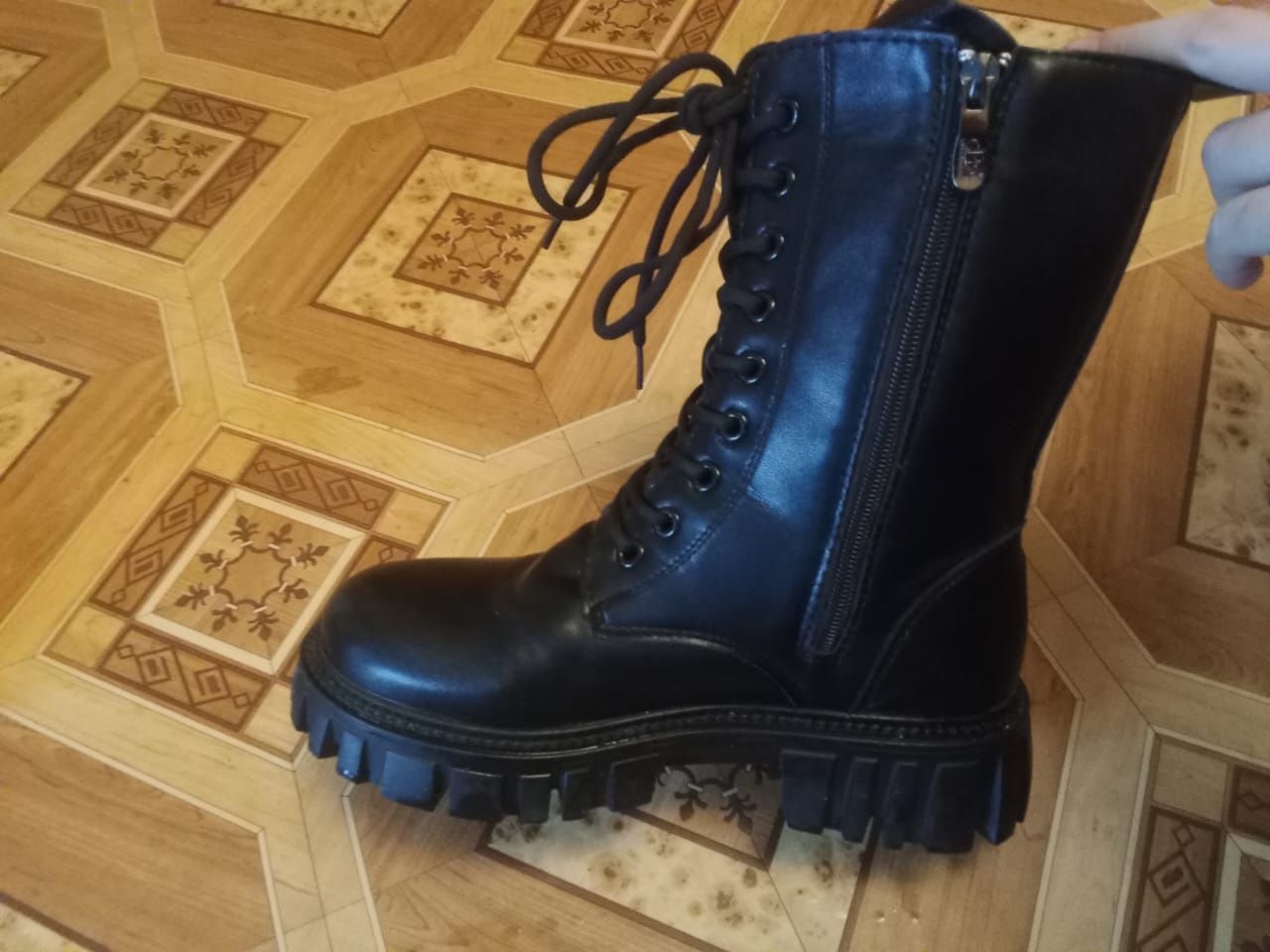 Продам зимние сапоги женские