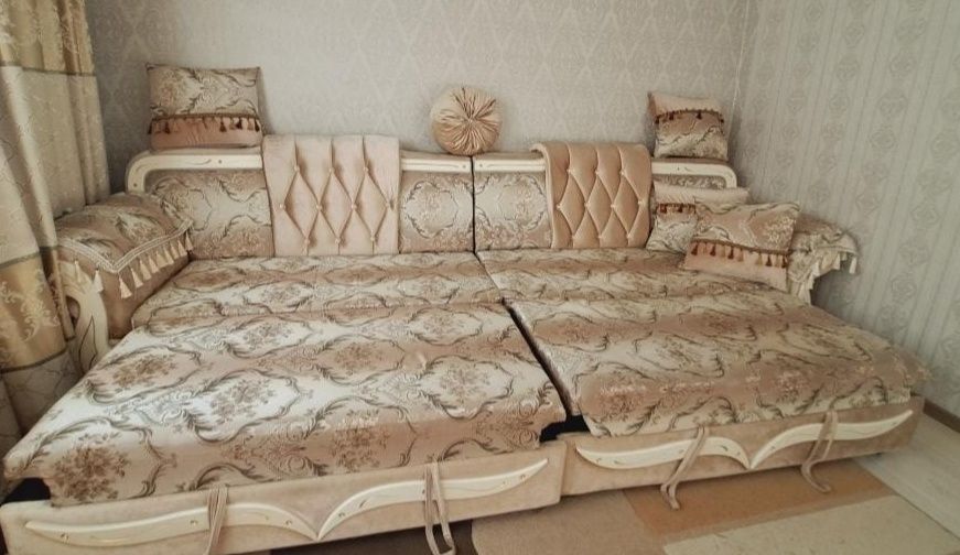 Диван распашные с подушками