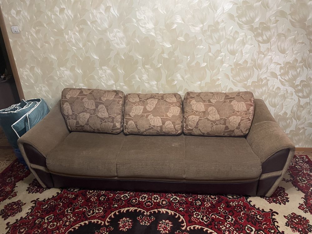 СРОЧНО продается Диван 3 местный раскладной + 2 кресло