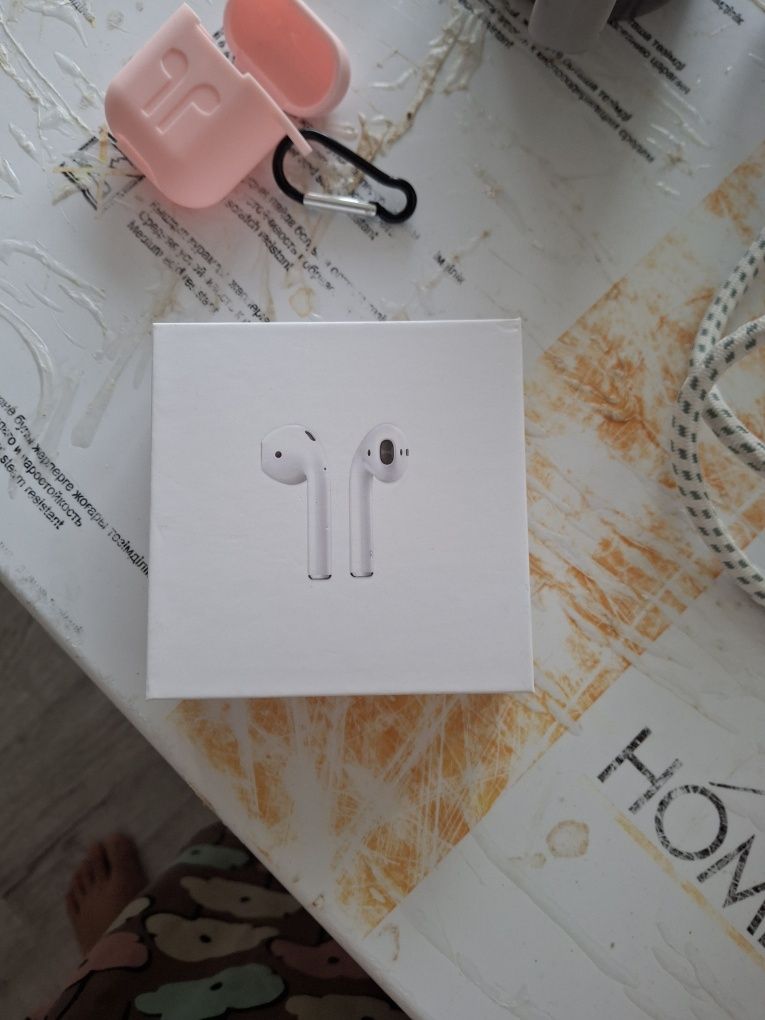 Продам наушники airpods