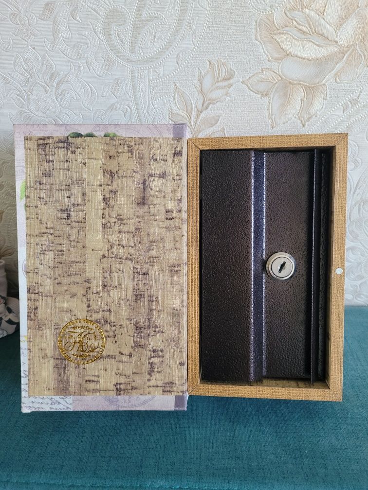 Продам Сейф в виде Книги