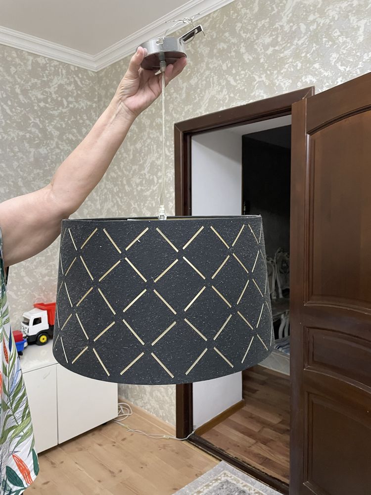 Люстра с лампочкой