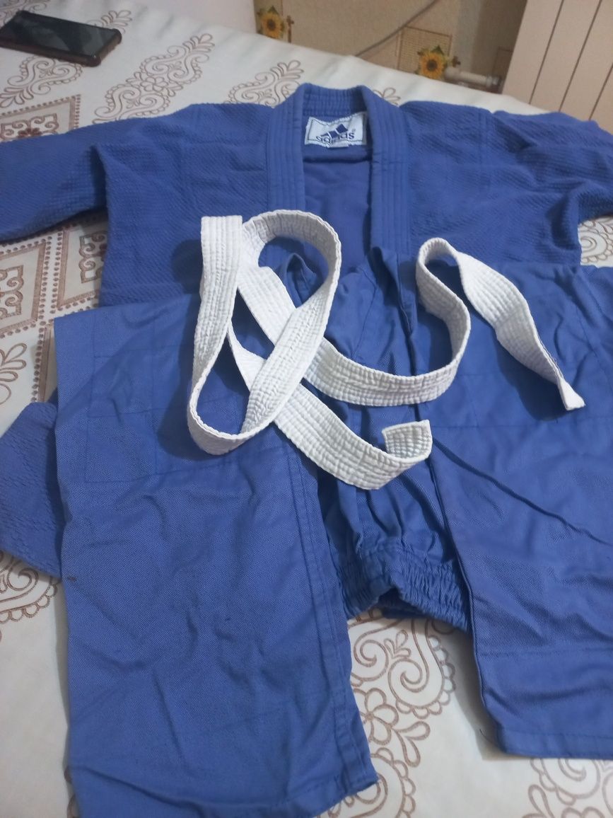 Продам кимоно - 2 шт