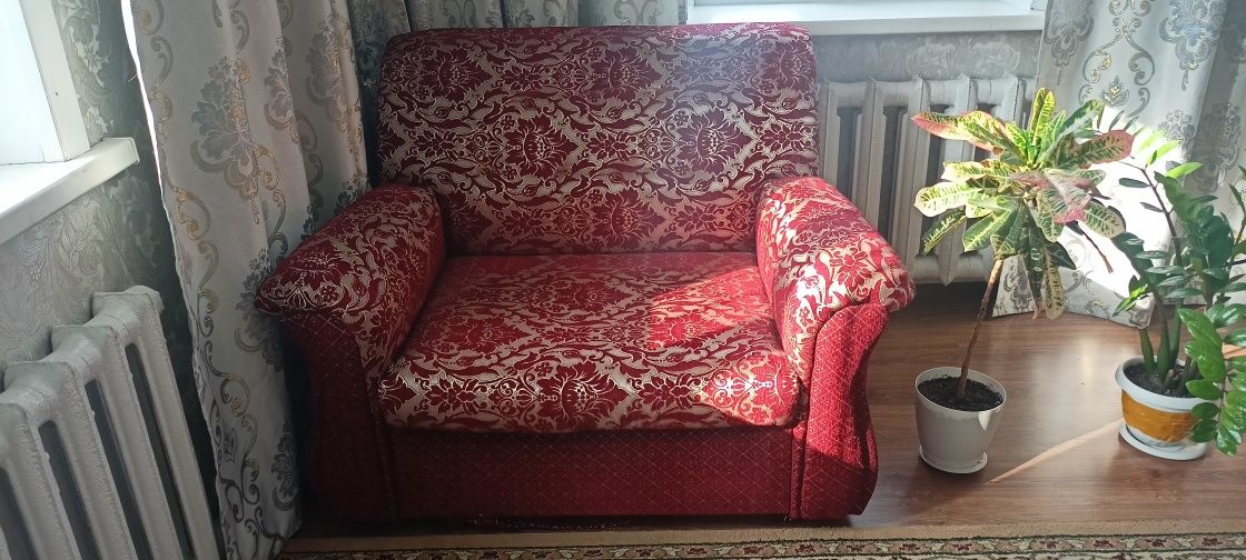 Продам уголок из 3-х предметов