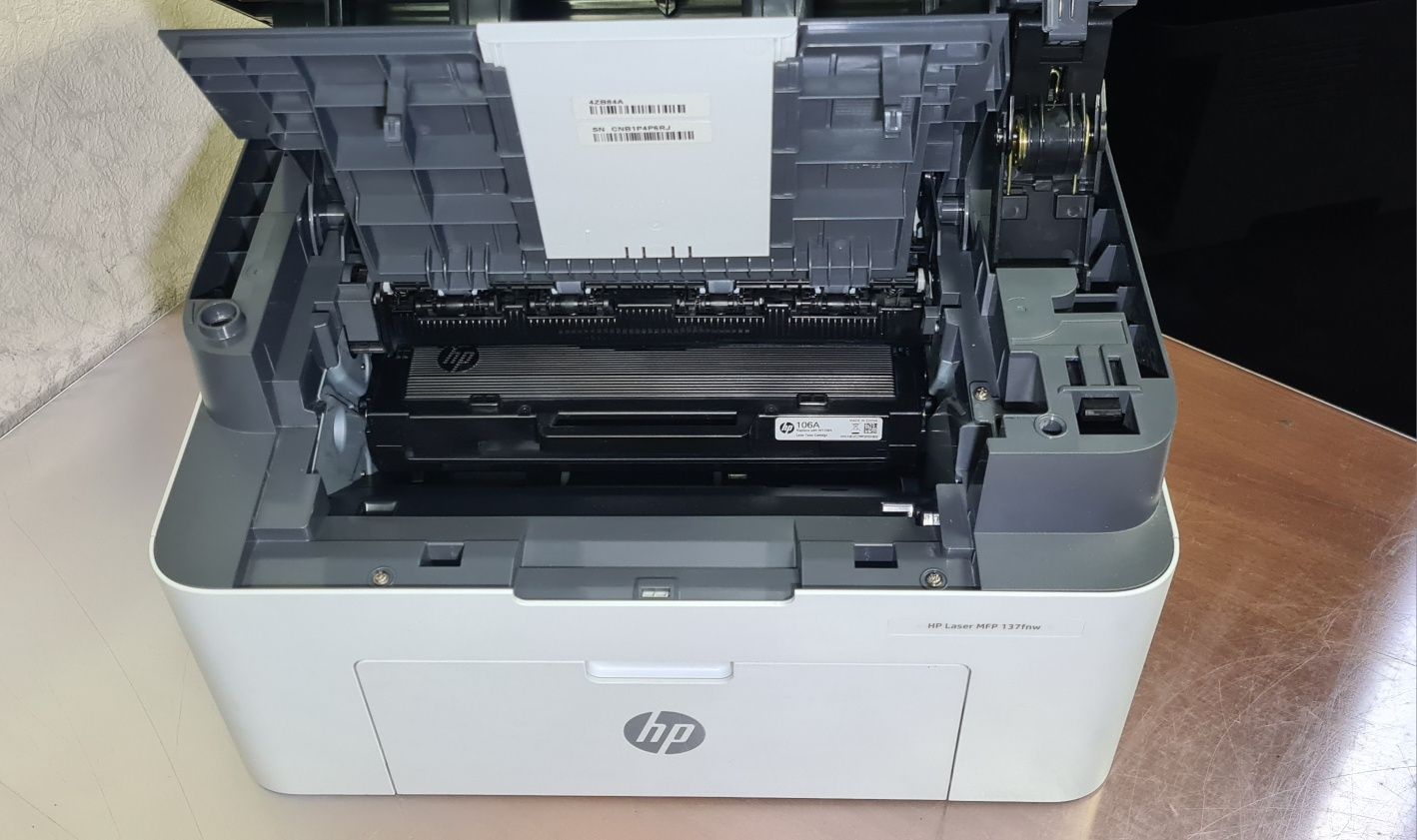 Продаю черно-белый лазерный принтер 3в1 Мфу HP137fnw c WI-FI