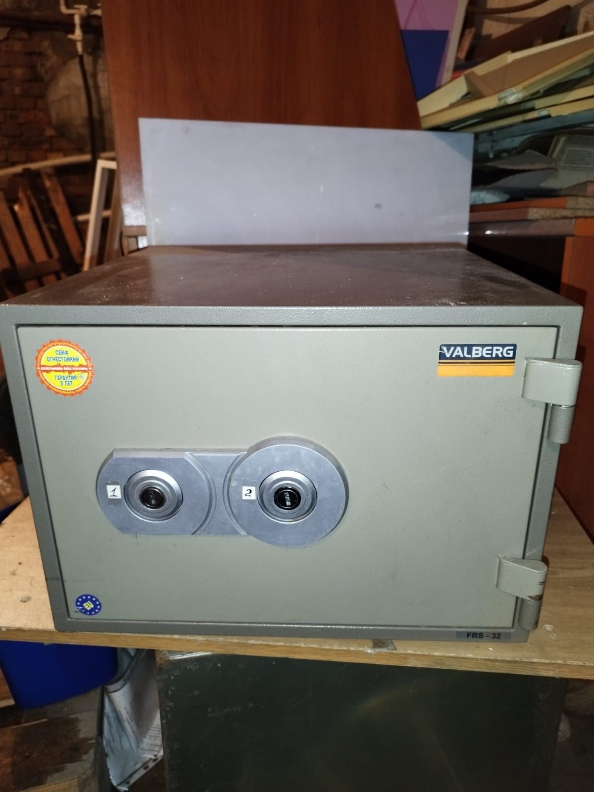 Продаю сейф Valberg FRS 32KL