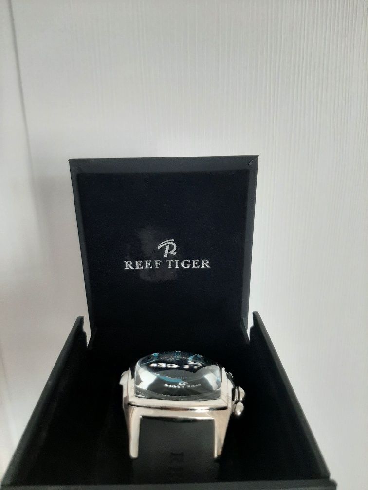 Продам мужские механические часы Reef Tiger