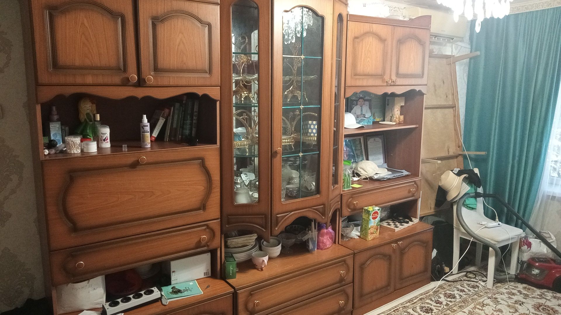 Сервант,шифонер,гарнитур