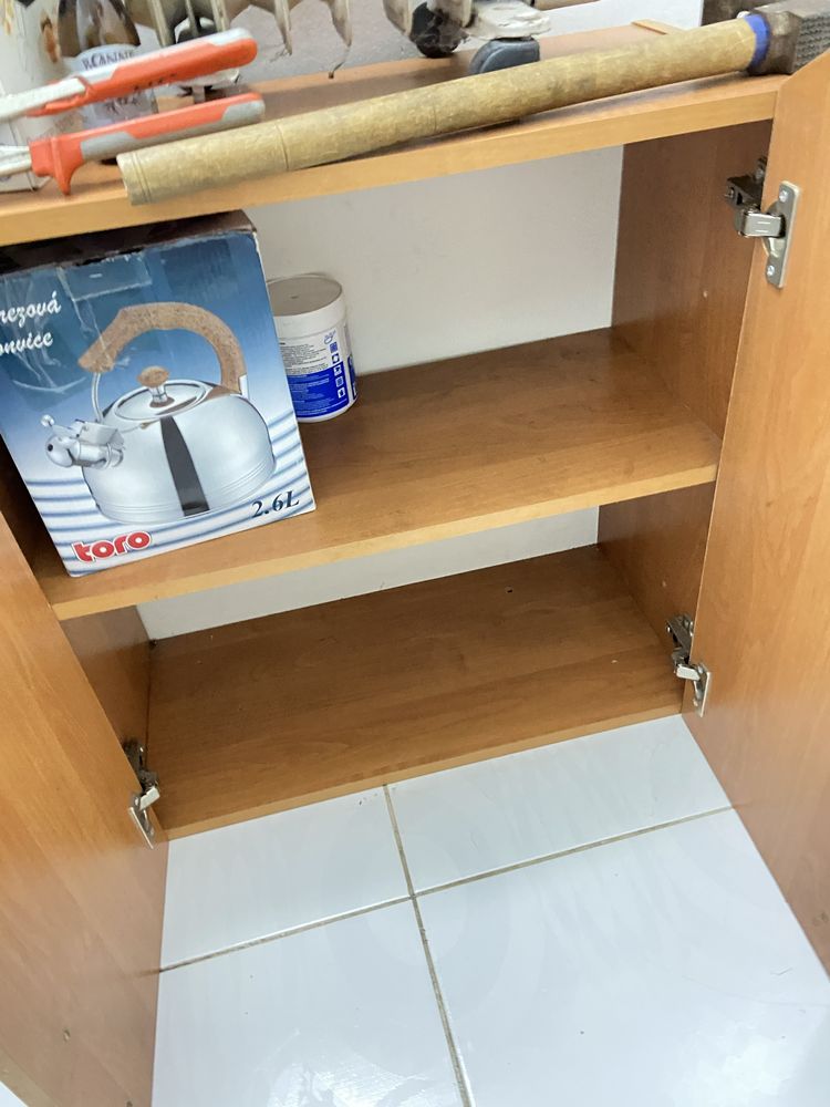 Подвесной шкафчик