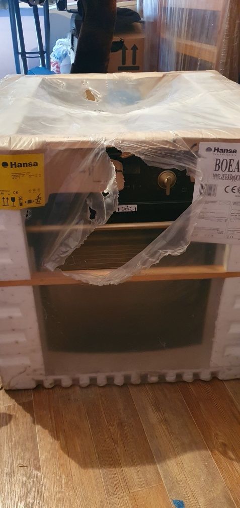 Продам новую духовку Hansa