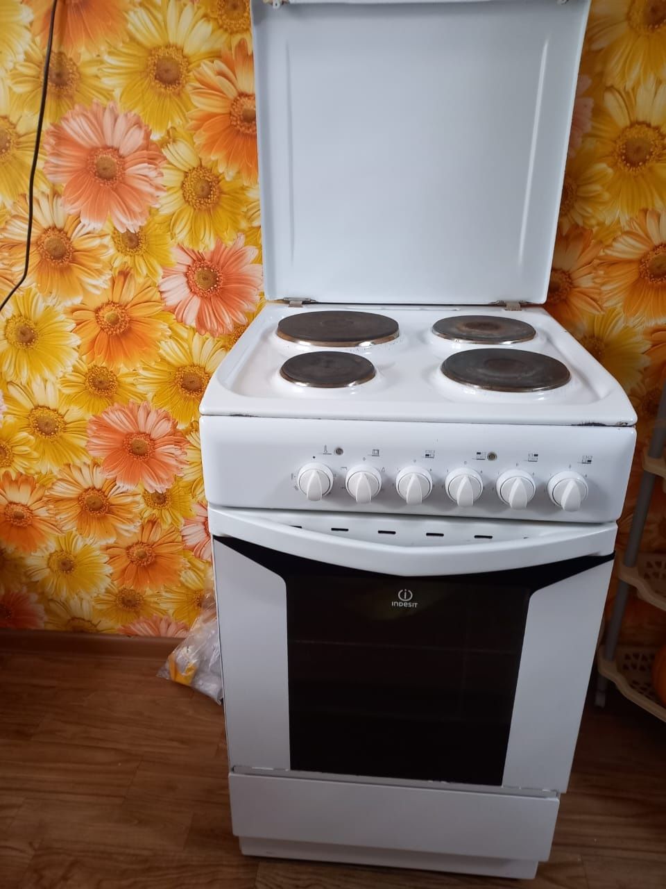 Продам электроплиту Индезит