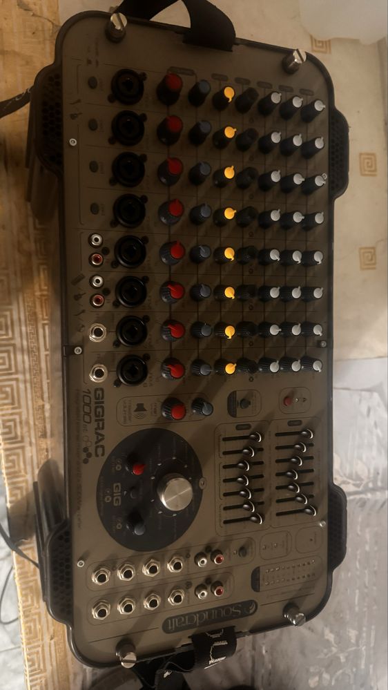 Продам активный микшер Souncraft