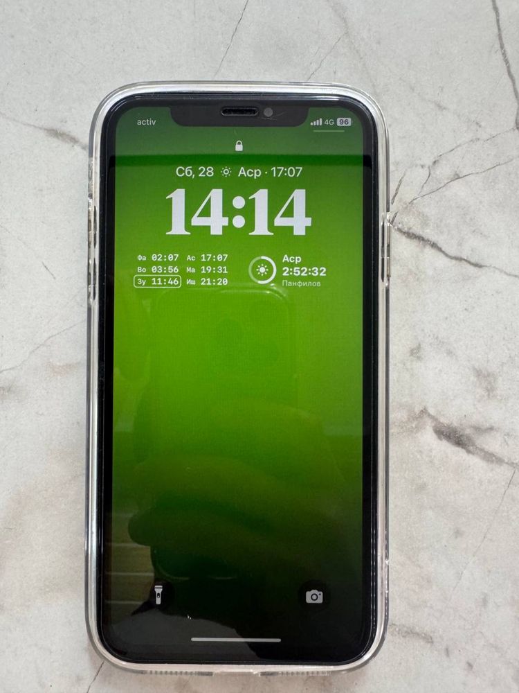 Продам iPhone XR