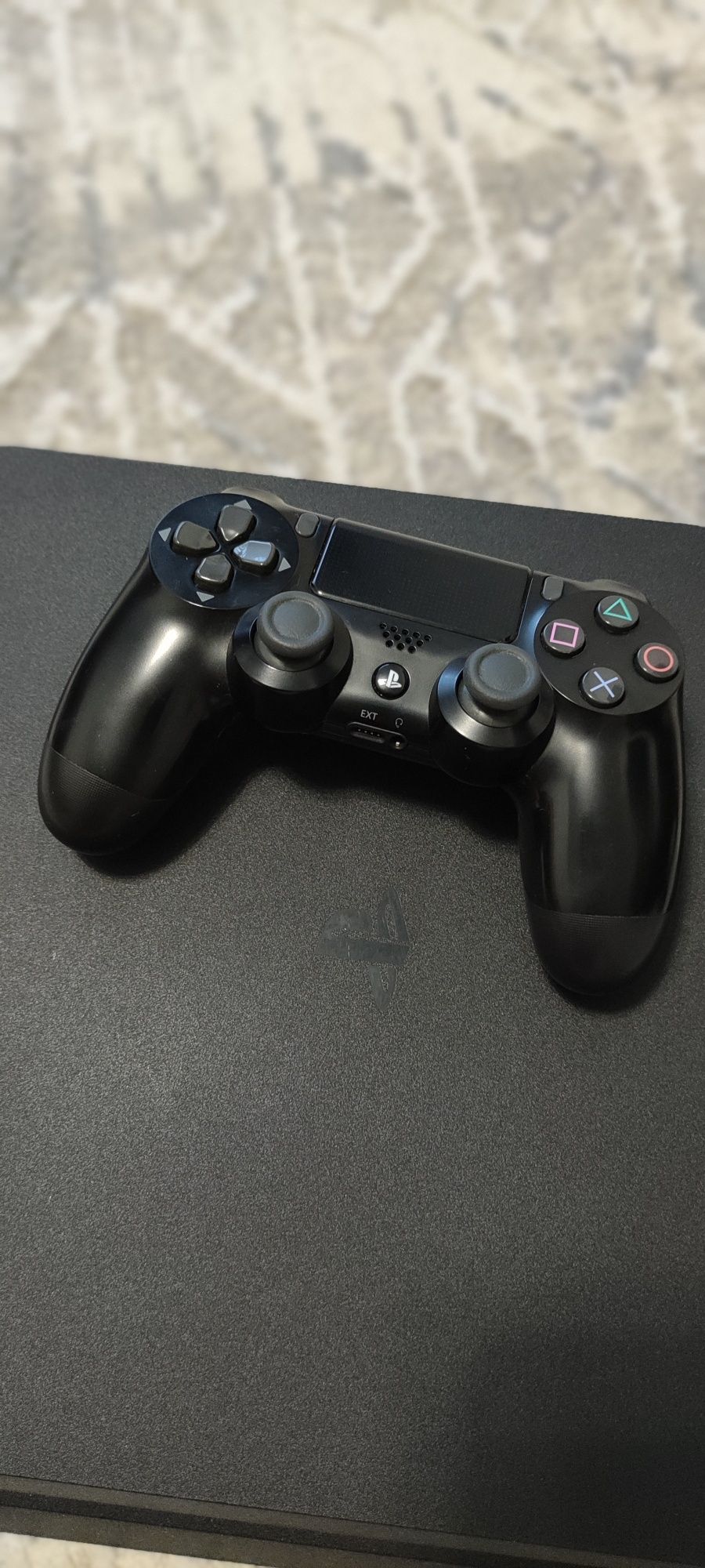 Продам PS4 с играми
