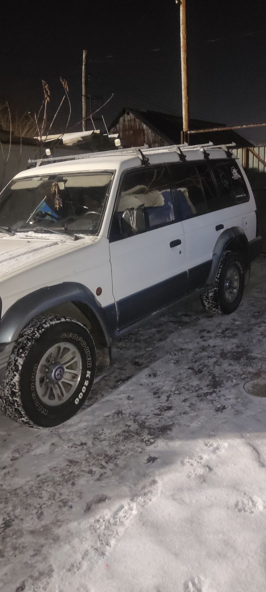 Автомобиль поджеро,2