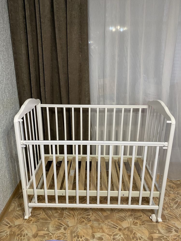 Продаю детскую кроватку с матрасом