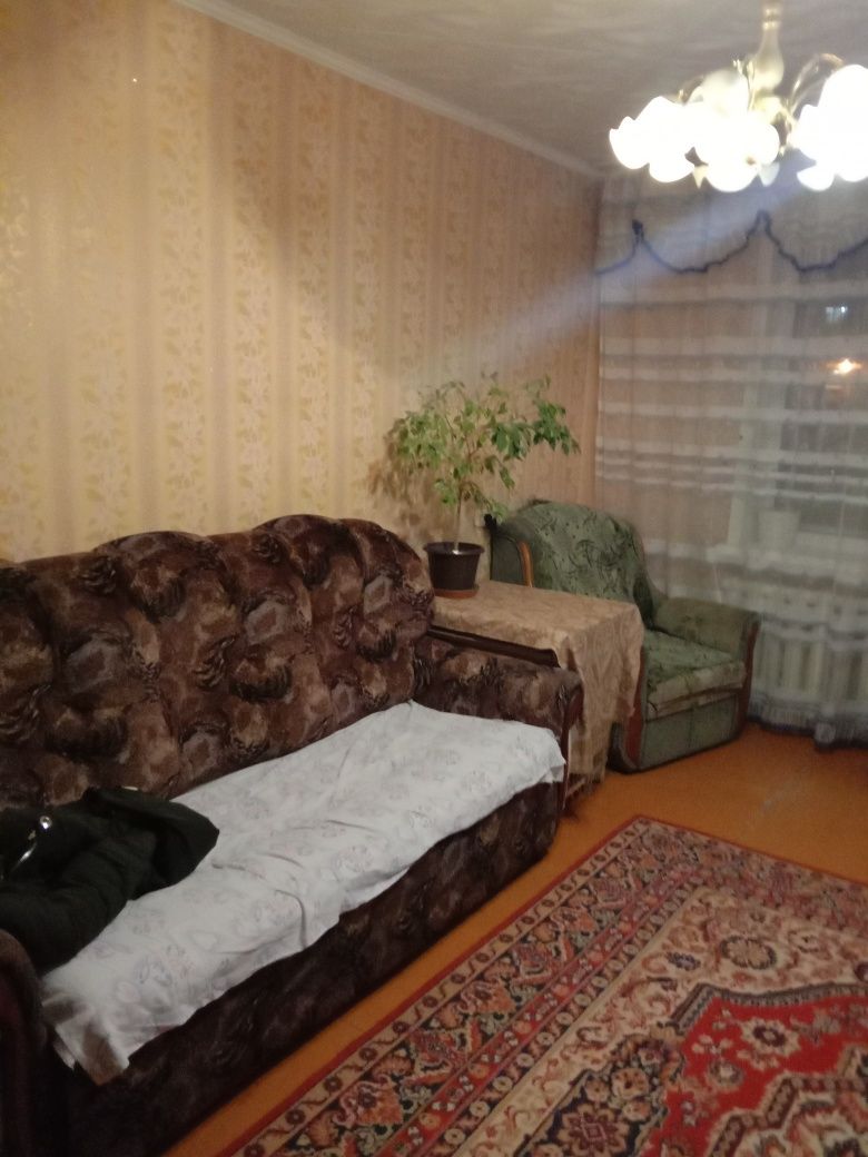 Продам 1 комнатную в 20 мкр 10200