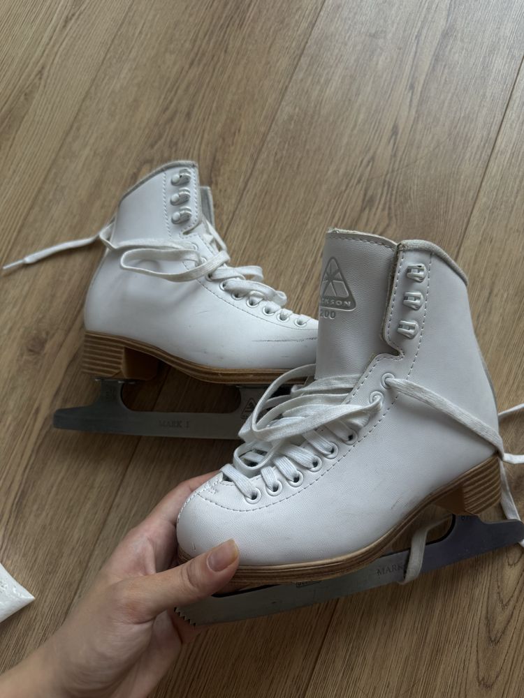 Продам коньки jackson