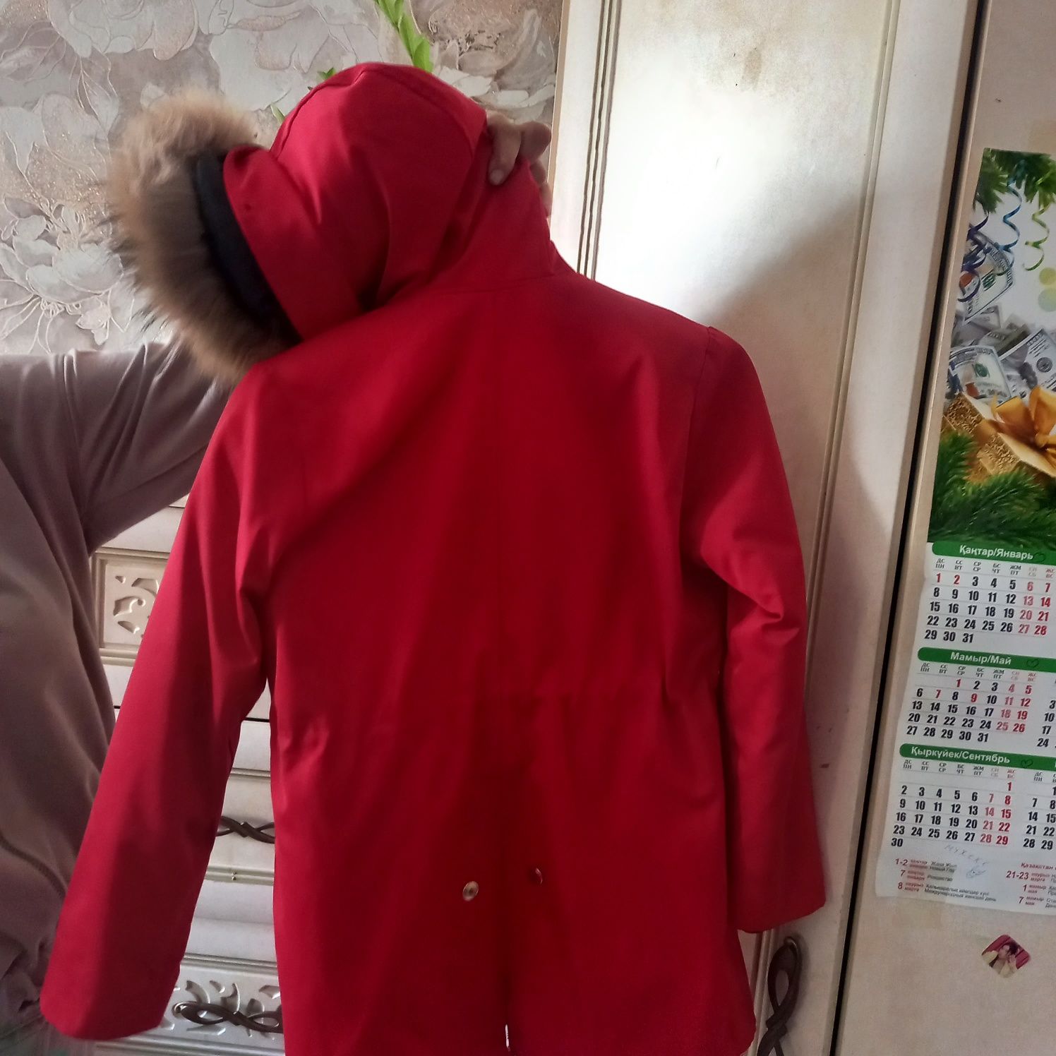 Продам шубу норковую детскую и пуховик, платье