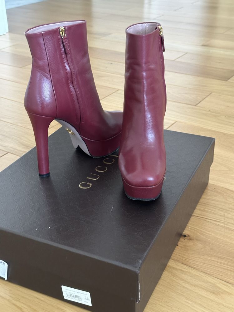 Продаются модные Женские кожаные сапоги “Gucci”.