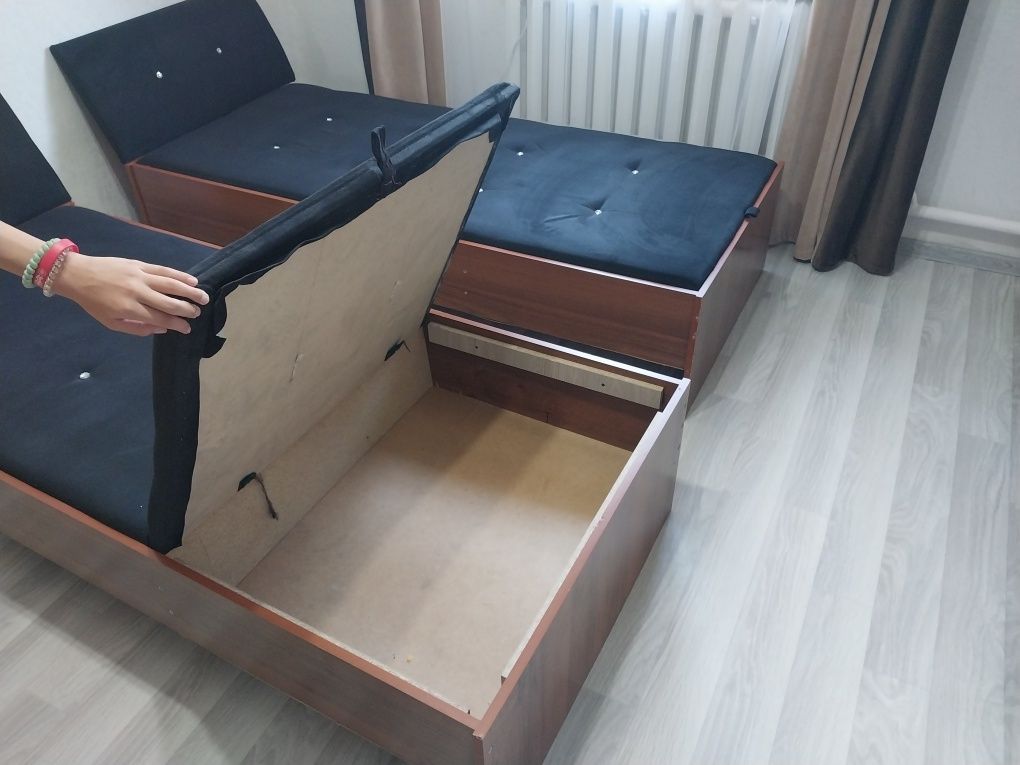 Продам кровати каждая по 30000тг.