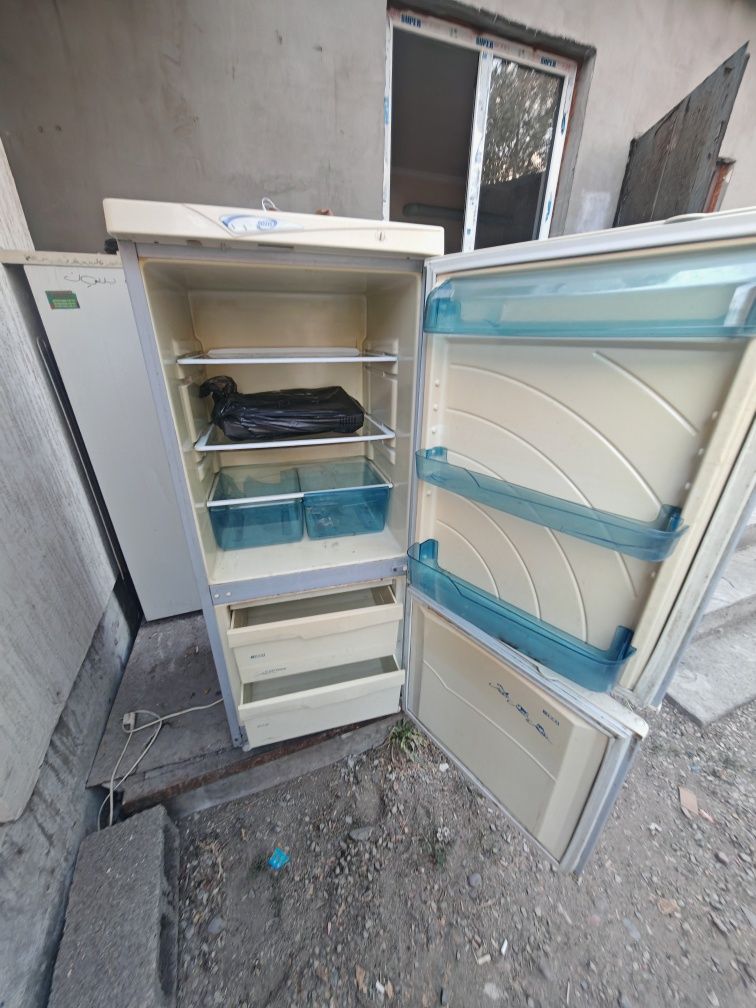 Холодильник рабочий