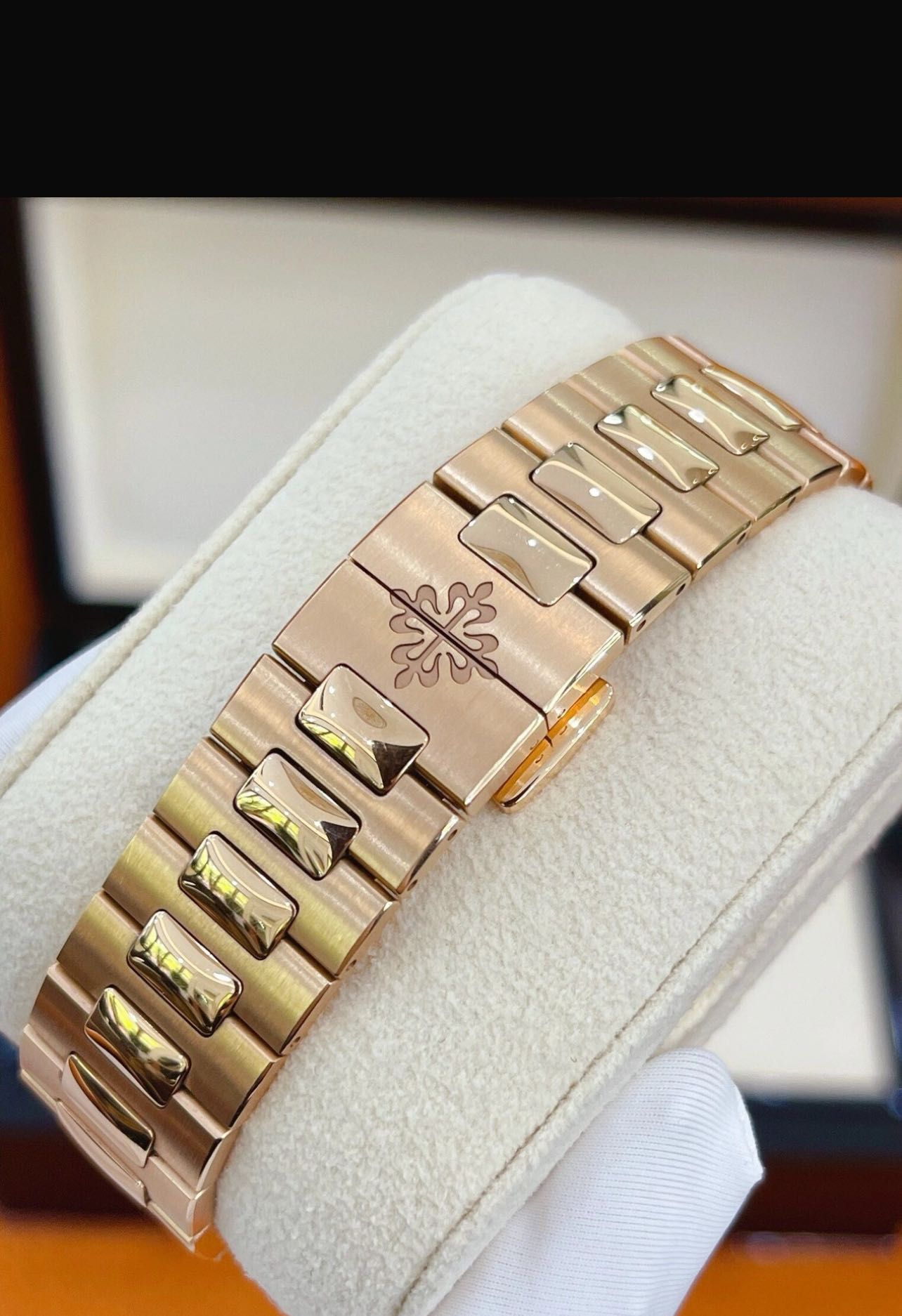 Patek Philippe Nautilus 5990/1R-001