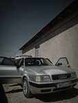 Audi 80.          .