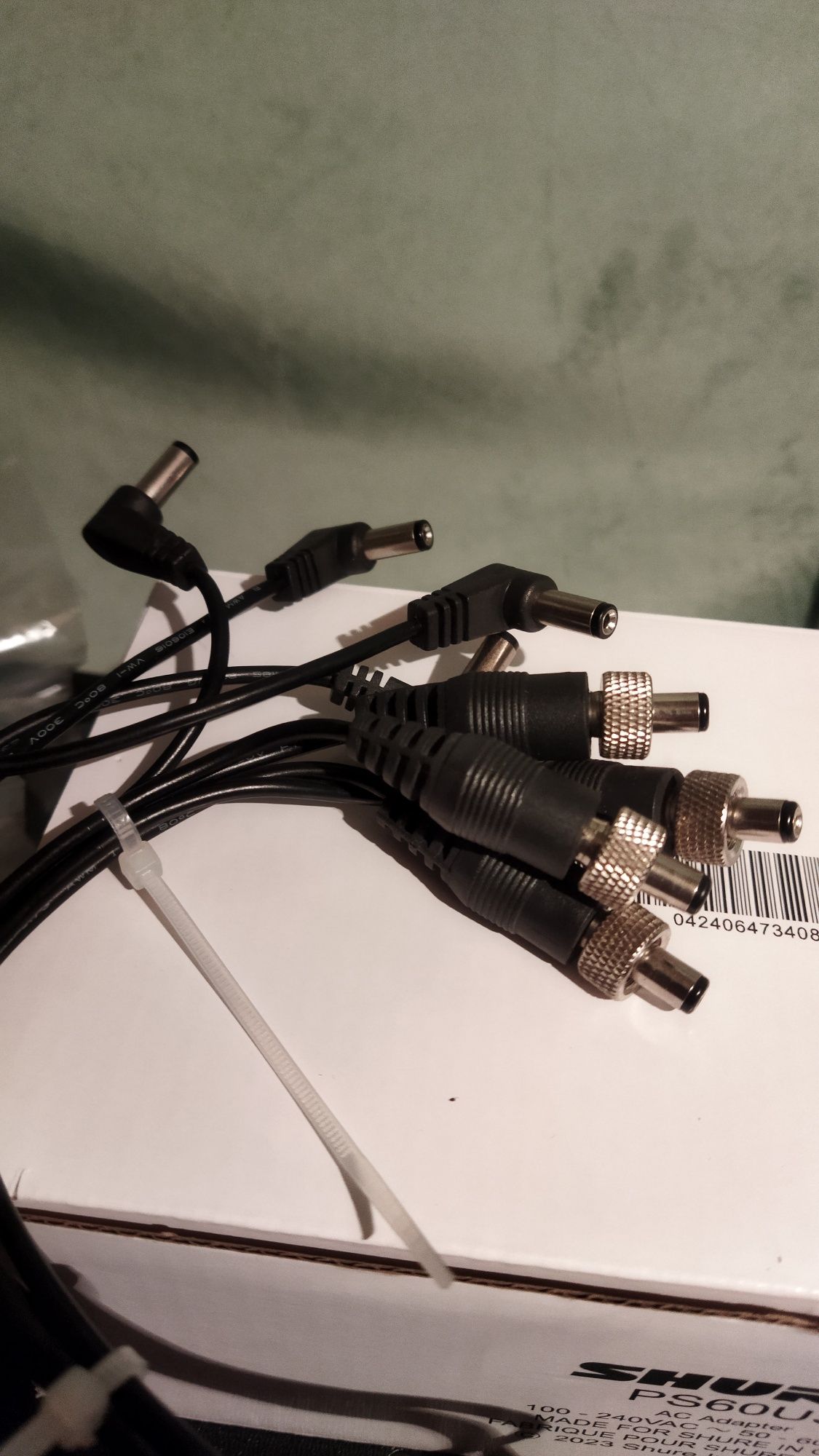 SHURE UA844SWB. Микрофонный Сплитер.