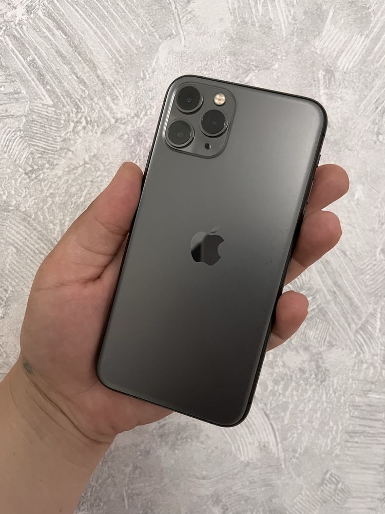 Айфон 11 pro в хорошем состоянии