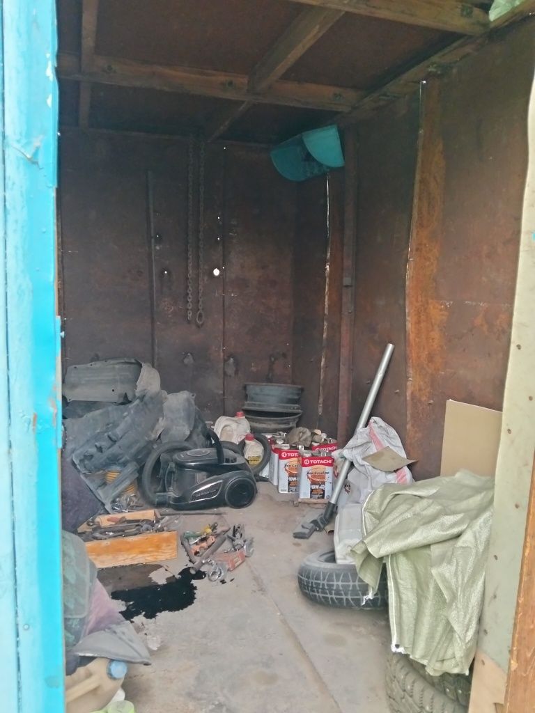 Продам железную будку