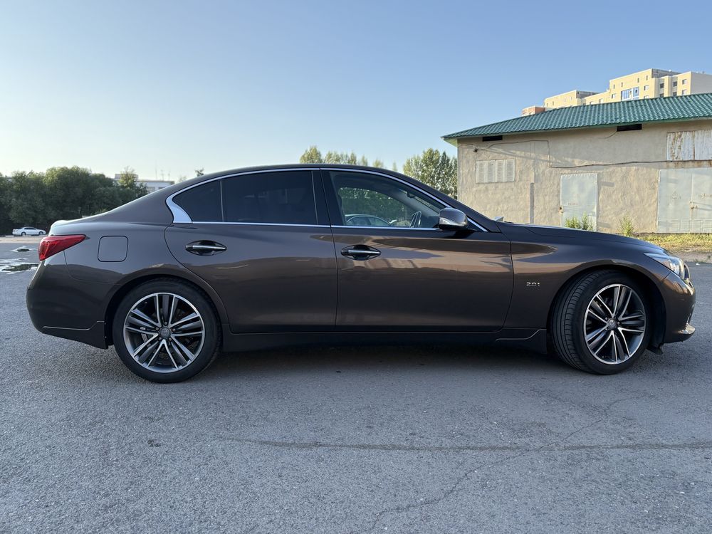 Продаю Infiniti Q50