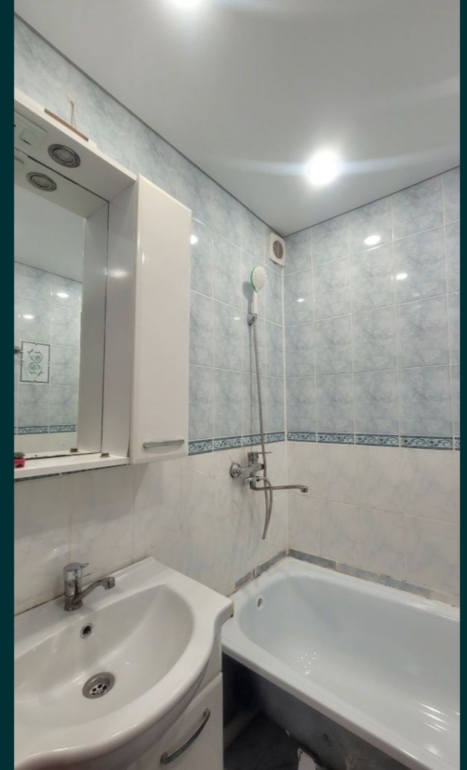Продам 3-я , нов план,Байтерек ,8 школа, 23,3 торг