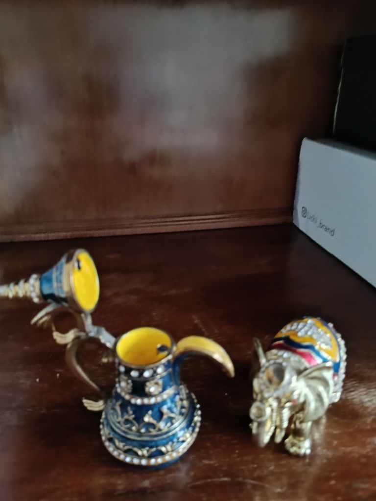 Статуэтки статуэтки