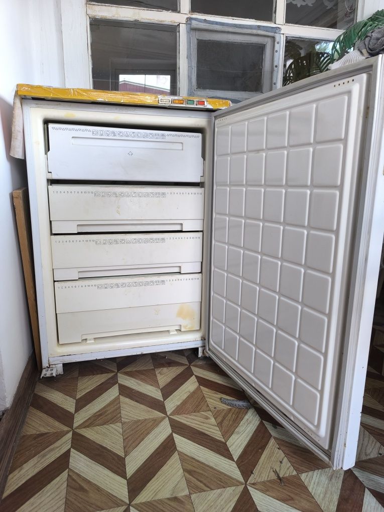 Продам морозильную камеру Бирюса