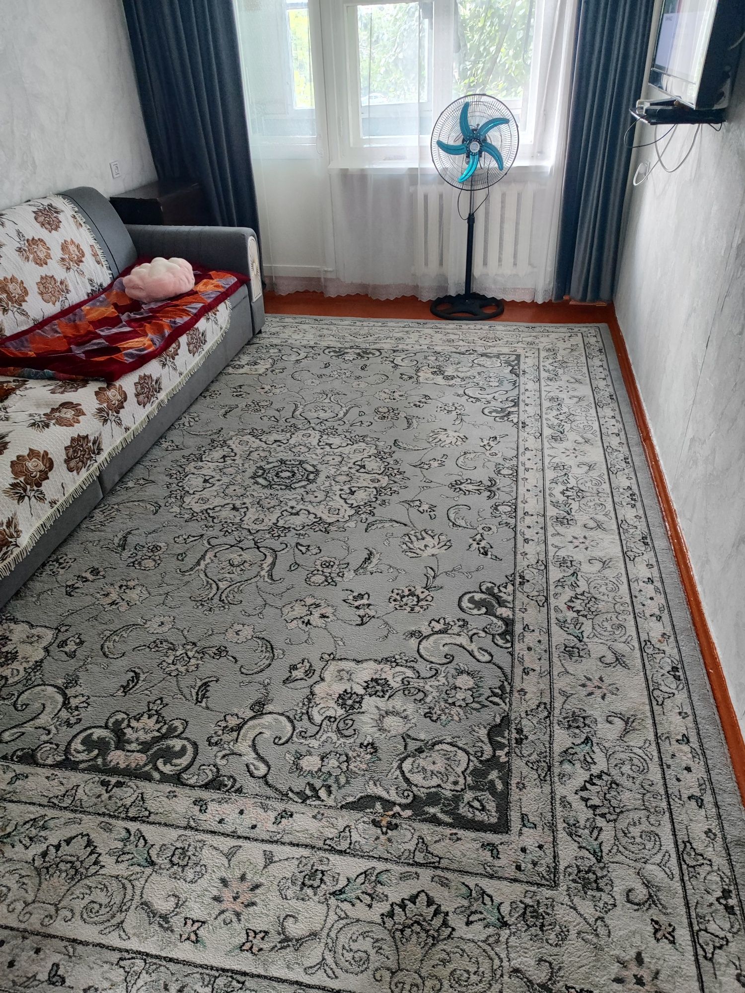 продам б/у ковер