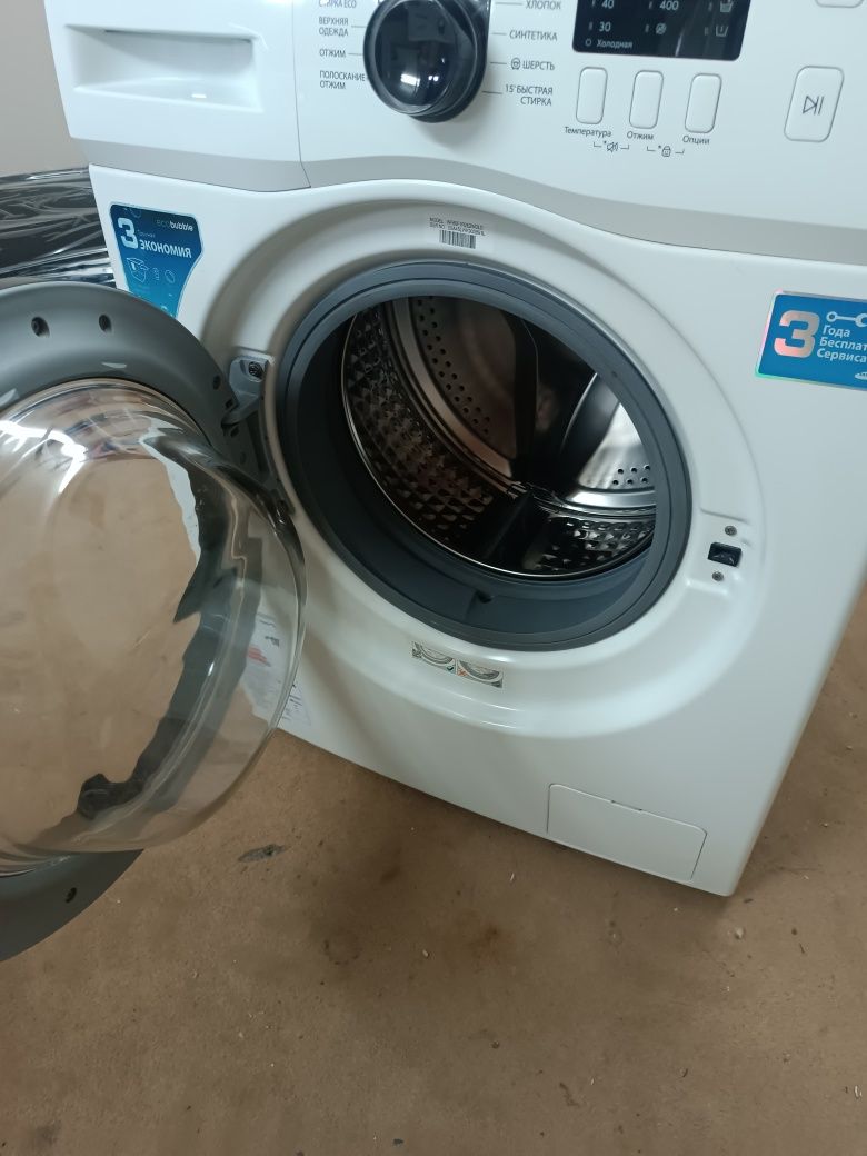 Стиральная машина Samsung 6kg практически новая.