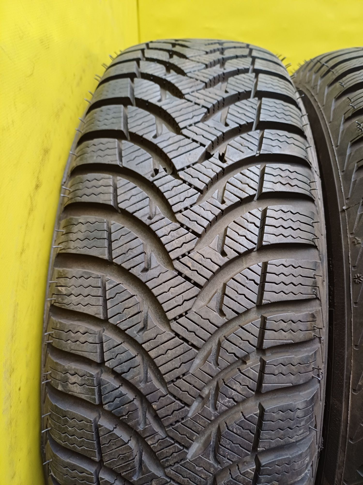 Шины 175/65/R15 Michelin комплект.