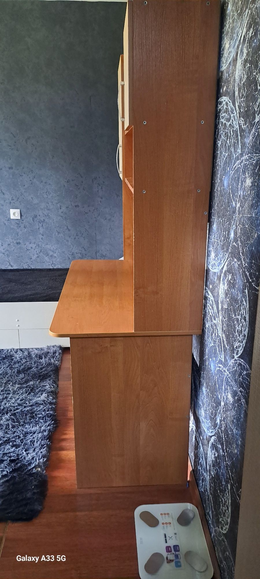 Стол с тумбочка и полками