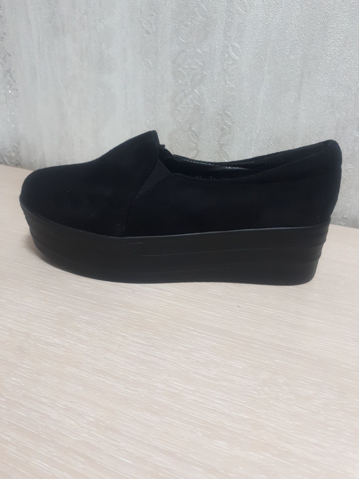 Продам женскую новую обувь.