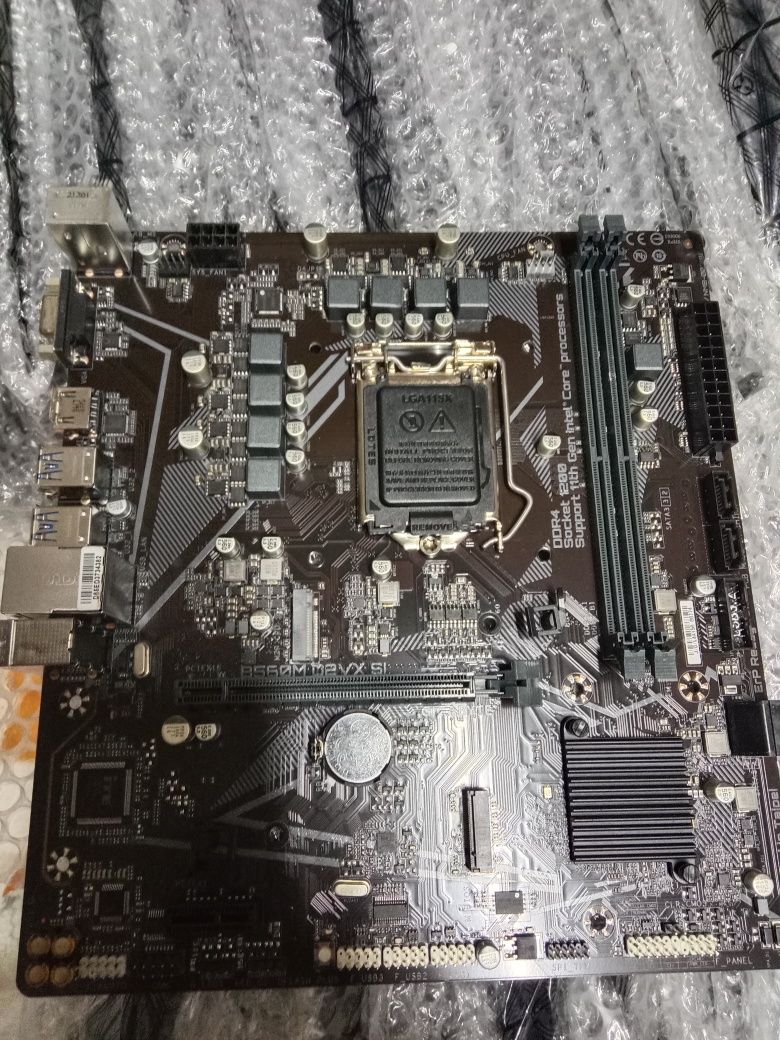 Продам материнская плата b460 и b 560 gigabyte