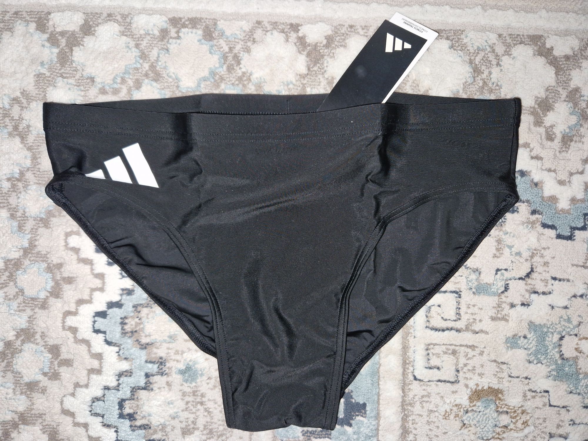 Продам мужские плавки Adidas,для бассейна