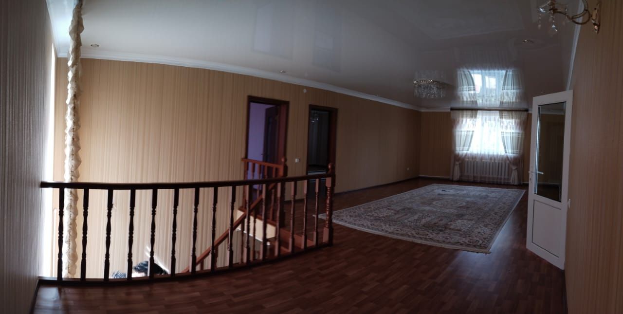 Дом коттедж с гаражем,летней кухней,и недостроенной баней