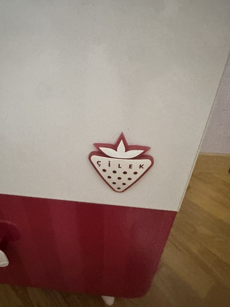 Срочно продается детский шкаф и тумба.