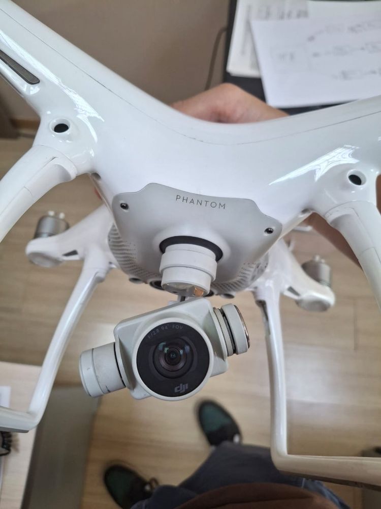 Квадрокоптер Dji Phantom 4 белый